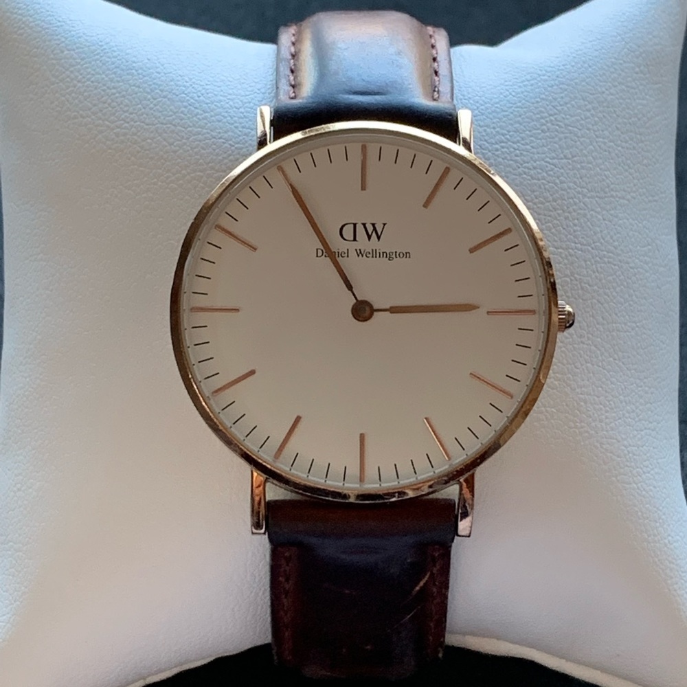 Sharp looking Ladies Daniel Wellington Petite St Mawes rose gold 32mm watch.
